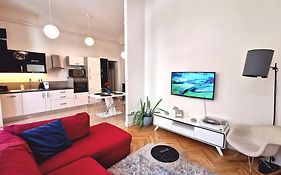 Luxury Apartment Near Astoria With Ac